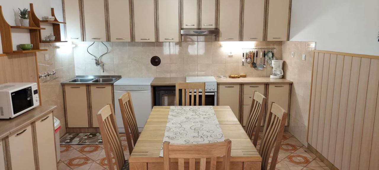 Apartmani Sladana Kampor Εξωτερικό φωτογραφία
